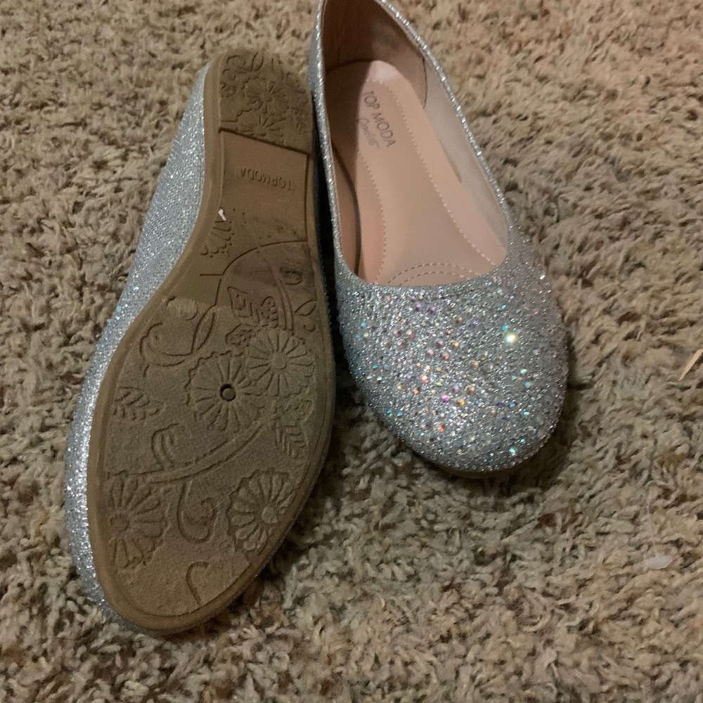 Flat shoes